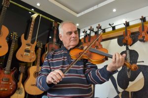 Bursa'da telli, tuşlu, vurmalı, nefesli 20 enstr&uuml;manı &ccedil;alabiliyor