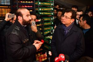 Hal esnafından İmamoğlu'na davullu zurnalı karşılama
