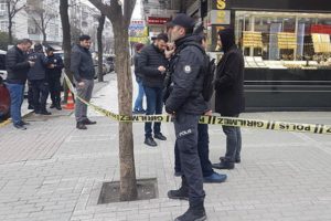 Soyguncuların bıraktığı paket polisi alarma ge&ccedil;irdi
