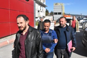 3 kişiyi &ouml;ld&uuml;r&uuml;p, 2 kişiyi yaralayan damat adliyede