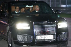 Putin'in limuzininin &uuml;reticisi Aurus &ouml;n siparişleri almaya başladı