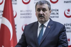 Destici: G&ouml;r&uuml;yoruz ki ABD Suriye'den &ccedil;ekilmiyor