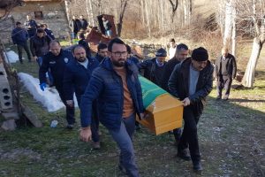 Bağ evinde kendini asarak yaşamına son verdi
