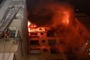 Paris'te bina yangınında 10 kişi yaşamını yitirdi