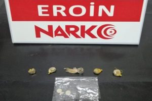 Midesinde uyuşturucuyla kıskıvrak yakalandı!