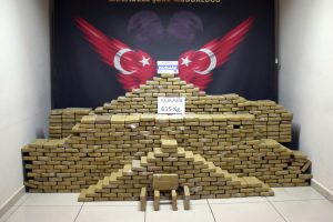 Muz y&uuml;kl&uuml; konteynerde 615 kilo kokain ele ge&ccedil;irildi