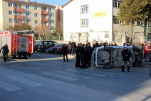 Otomobiller &ccedil;arpıştı: 4 yaralı