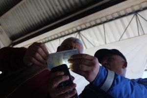 Bursa polisten vatandaşlara sahte para ve &ccedil;anta taşıma eğitimi