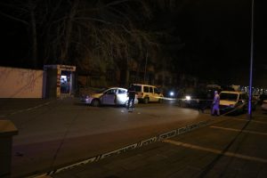 Devriye gezen polis ekiplerine silahlı saldırı: 1'i ağır 2 polis yaralı