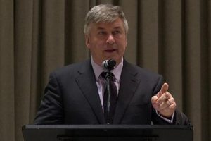 ABD'li &uuml;nl&uuml; akt&ouml;r Alec Baldwin'den 'gezegeni kurtarmak i&ccedil;in az et t&uuml;ketin' &ccedil;ağrısı