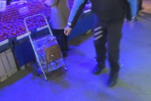 Bursa'da polis, &ccedil;antasını aldı ruhu bile duymadı