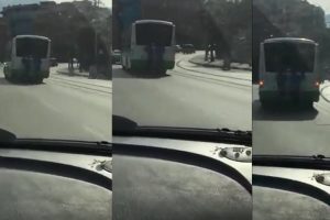 Bursa'da gen&ccedil;lerin tehlikeli yolculuğu kamerada