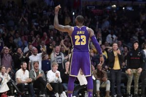 LeBron kariyerinin en ağır yenilgisini aldı