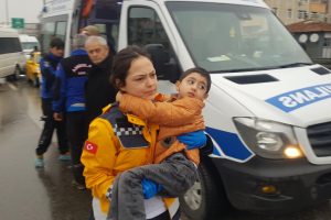 Zincirleme kaza: 1'i &ccedil;ocuk 3 yaralı