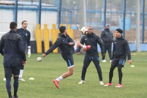 Adana Demirspor Teknik Direkt&ouml;r &Ouml;zat ile ilk antrenmana &ccedil;ıktı