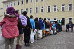 Bursa'da geri d&ouml;n&uuml;ş&uuml;m malzemesi getiren &ouml;ğrencilere bedava alışveriş fişi