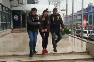 Bursa'da taksiciye dehşeti yaşatan kadın sabıkalı &ccedil;ıktı