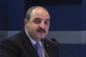 Bakan Varank: Amacımız T&uuml;rkiye'yi &ouml;n sıralara taşıyacak girişimlere teşvik etmek
