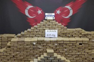 Kokain y&uuml;kl&uuml; geminin her hareketi izlenmiş