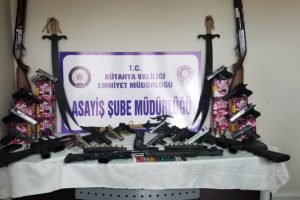 K&uuml;tahya'da ruhsatsız silah operasyonu