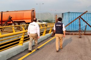 Venezuela, ABD'nin yardımını engellemek istiyor 