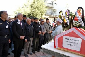 Kalp krizinden &ouml;len polis memuru toprağa verildi