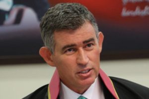 Avukatlardan, Feyzioğlu'na istifa &ccedil;ağrısı