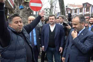 Bursa B&uuml;y&uuml;kşehir Belediye Başkanı Aktaş manilerle karşılandı