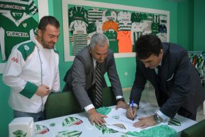 Bursa Osmangazi Belediye Başkanı D&uuml;ndar'dan forma koleksiyonuna destek