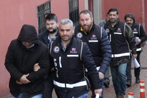 Ka&ccedil;ak elektronik sigara operasyonu: 4 kişi adliyede