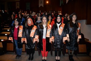Bursa'da &ouml;ğrenciler diplomalarına kavuştu