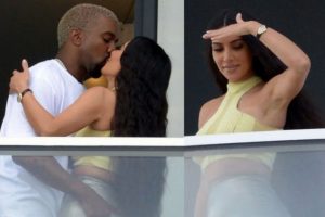 Kim Kardashian ve Kanye West 14 milyon dolarlık evi satışa &ccedil;ıkardı