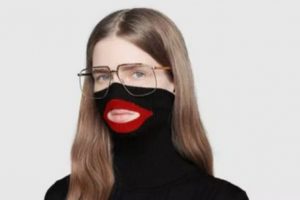 Gucci tartışılan siyah kazağını satıştan kaldırdı