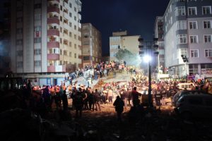 "Bina 2 g&uuml;n &ouml;nce sallandı" iddiası