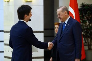 Macar b&uuml;y&uuml;kel&ccedil;inin g&uuml;ven mektubunu kabul etti