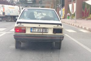 K&ouml;peğin bagajda taşınmasına tepki!