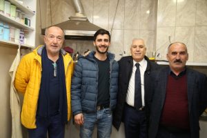 Bursa B&uuml;y&uuml;kşehir Belediye Başkan Adayı Bozbey Mavi &Ccedil;arşı'da esnafla buluştu