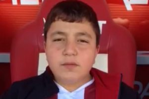 Simit satarak Elazığspor'a destek olan Furkan'dan acı haber!