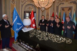 Bakan D&ouml;nmez, Ertuğrulgazi T&uuml;rbesi'ni ziyaret etti