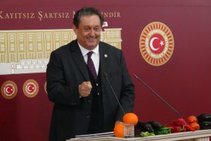 CHP'li &Ouml;zer: Baskı yaparak sebze- meyve fiyatlarını d&uuml;ş&uuml;remezsiniz