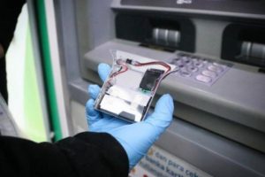 Adana'da ATM'de kameralı düzenek bulundu