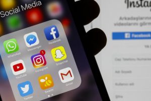 İran'da sosyal medyaya erişim engeli tartışması büyüyor