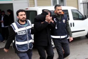 Gaziantep merkezli 5 ilde otomobil hırsızlarına operasyon: 4 gözaltı
