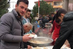 Bursa'da cemaate tavuklu pilav ikr&acirc;mı