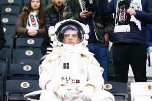 O 'astronot' Beşiktaş - Bursaspor ma&ccedil;ında