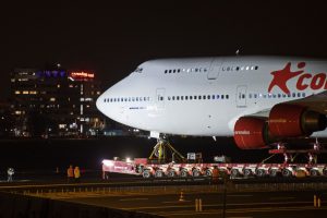 Hollanda'da Türk otelin bahçesine jumbo uçak konuşlandırıldı