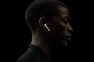 Apple AirPods 2 yeni renk se&ccedil;eneği ile geliyor!