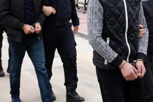 FETÖ'nün TSK yapılanmasında 8 tutuklama