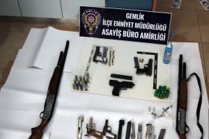 Bursa Gemlik'te 10 adrese uyuşturucu baskını