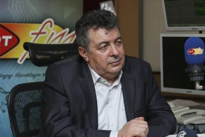 Ak&ccedil;akaya: Kıyamet kopmadık&ccedil;a radyo var olacak